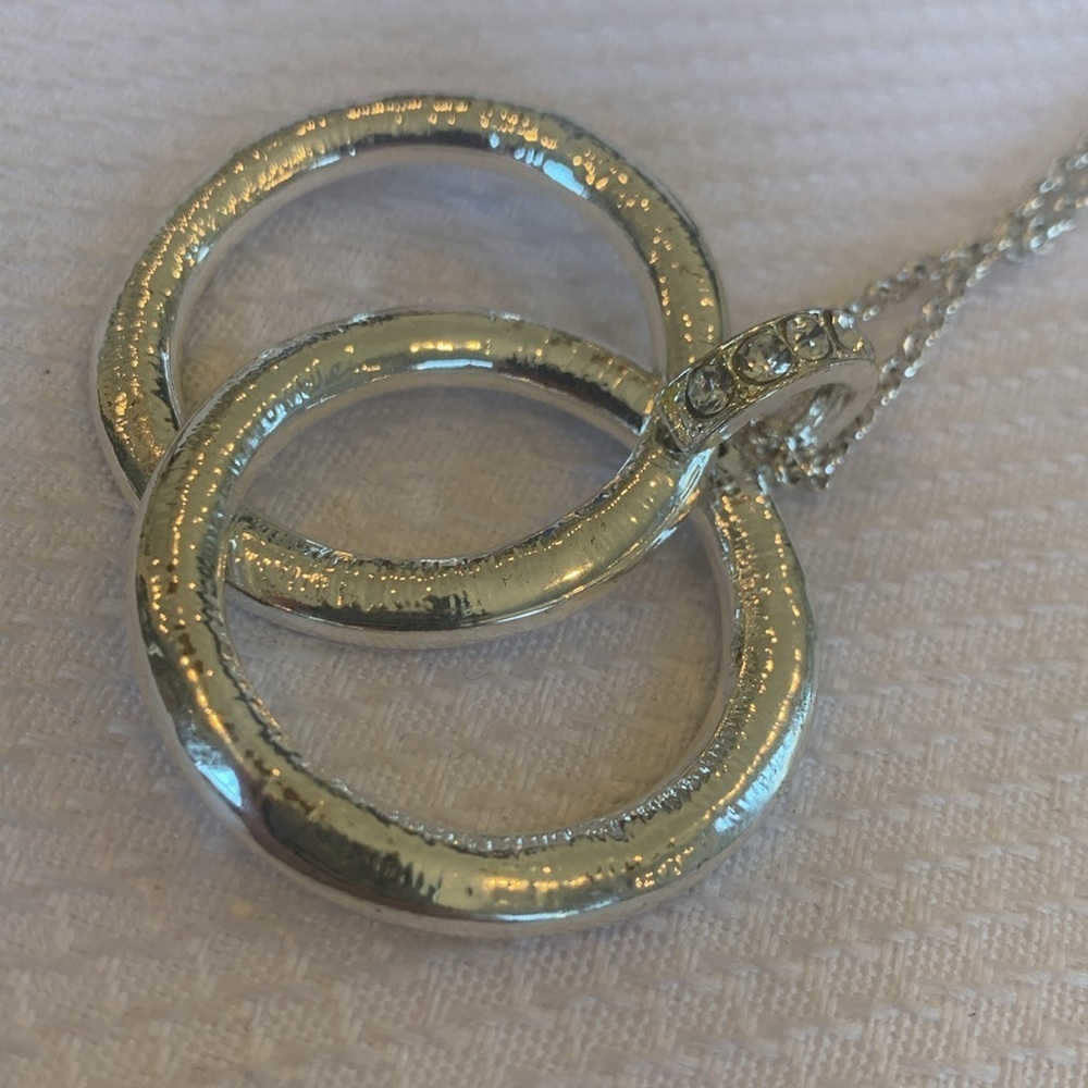 Liz Claiborne CZ Interlocked Circles Silver Tone Long Pendant Necklace - Picture 5 of 5